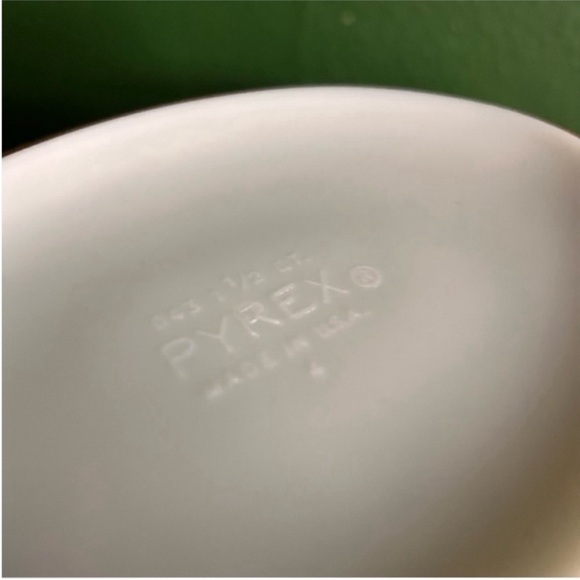 Vintage Pyrex Casserole Dish with Intact Perfect Glass Lid in Early American - Picture 6 of 13